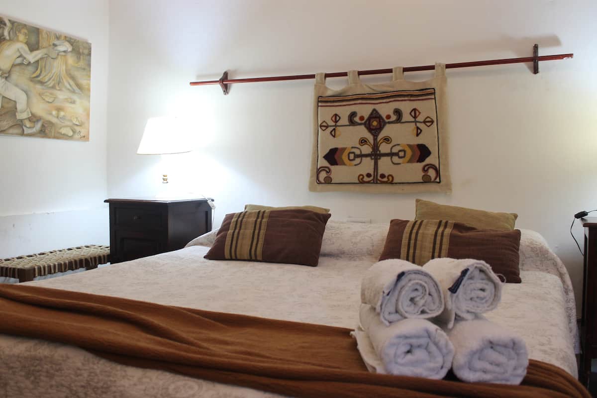 Habitación doble con escritorio